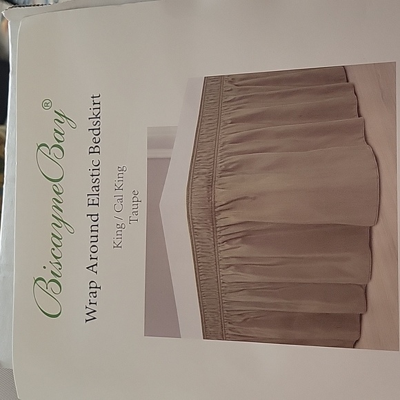 Bedskirt - Picture 1 of 2